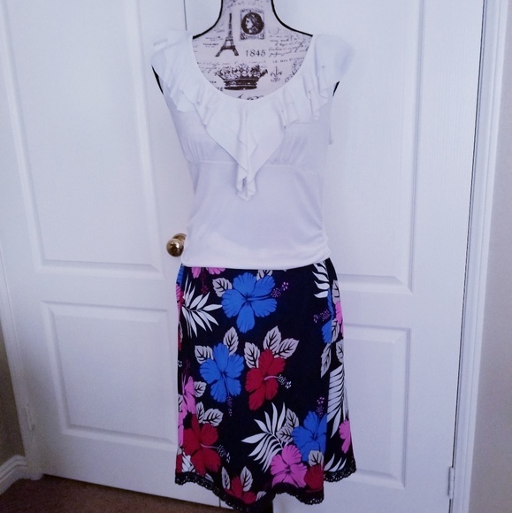 Roxy Hawaiian Skirt - Picture 8 of 8